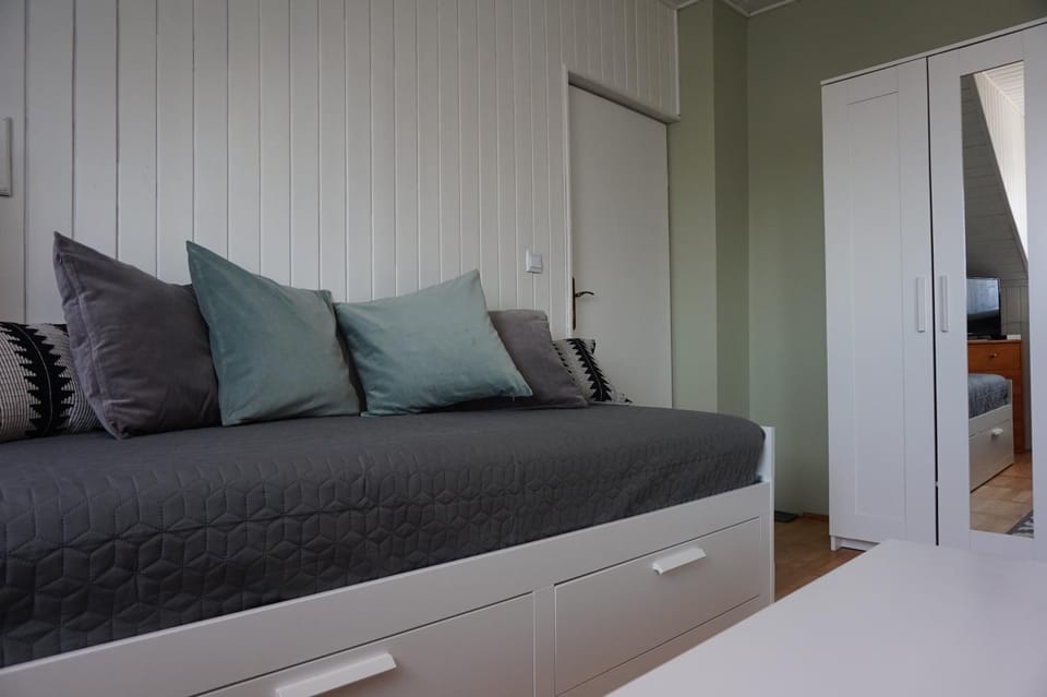 Bed, Photo of the whole room, Bedroom, wardrobe