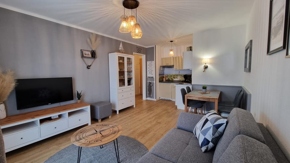 TV and multimedia, Kitchen or kitchenette, Living room, Seating area, Dining area