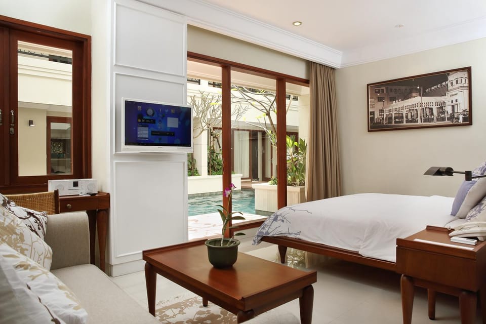 TV and multimedia, Photo of the whole room, Pool view