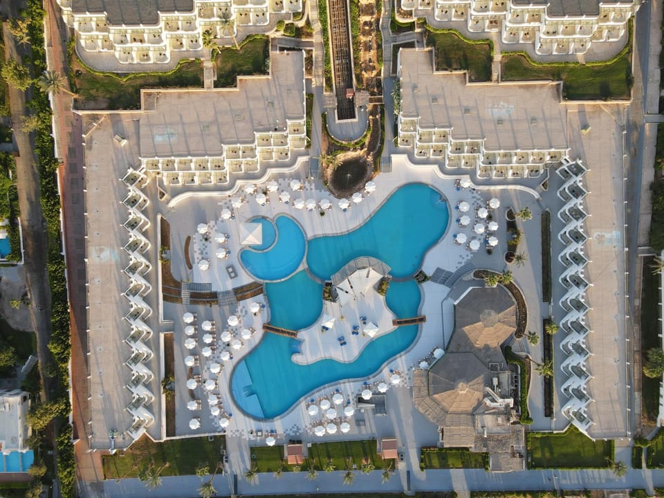 Bird's eye view, Swimming pool