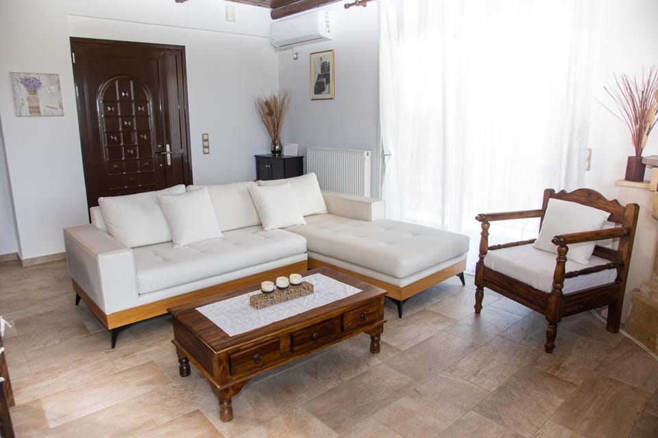 Living room, Seating area, air conditioner