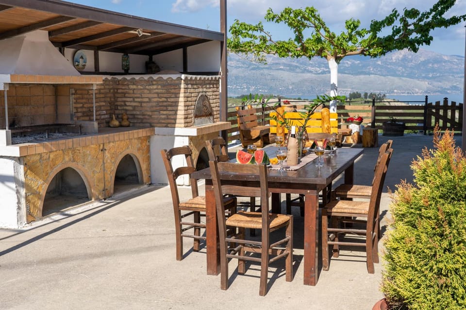 Patio, Day, BBQ facilities, View (from property/room), Balcony/Terrace, Seating area, Dining area, Food, Mountain view, Drinks