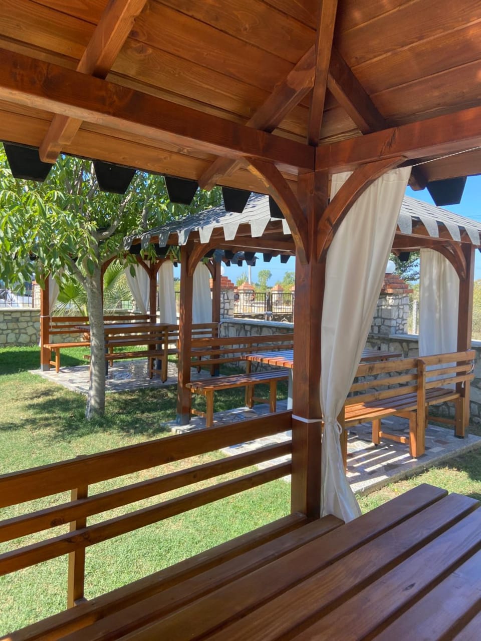 Property building, Restaurant/places to eat