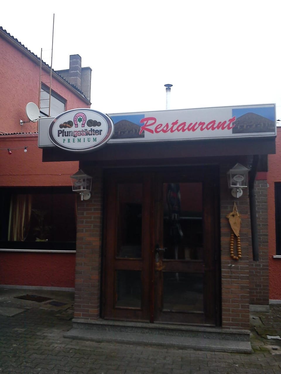 Facade/entrance