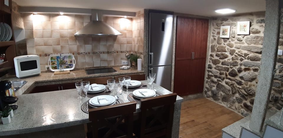 Kitchen or kitchenette, Dining area, minibar, pet friendly, stove
