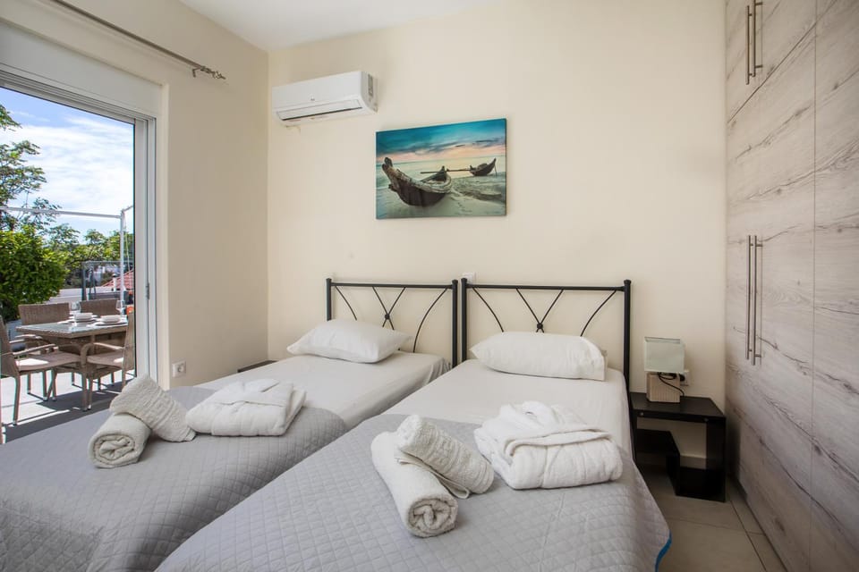 Bed, Photo of the whole room, Bedroom, towels, air conditioner