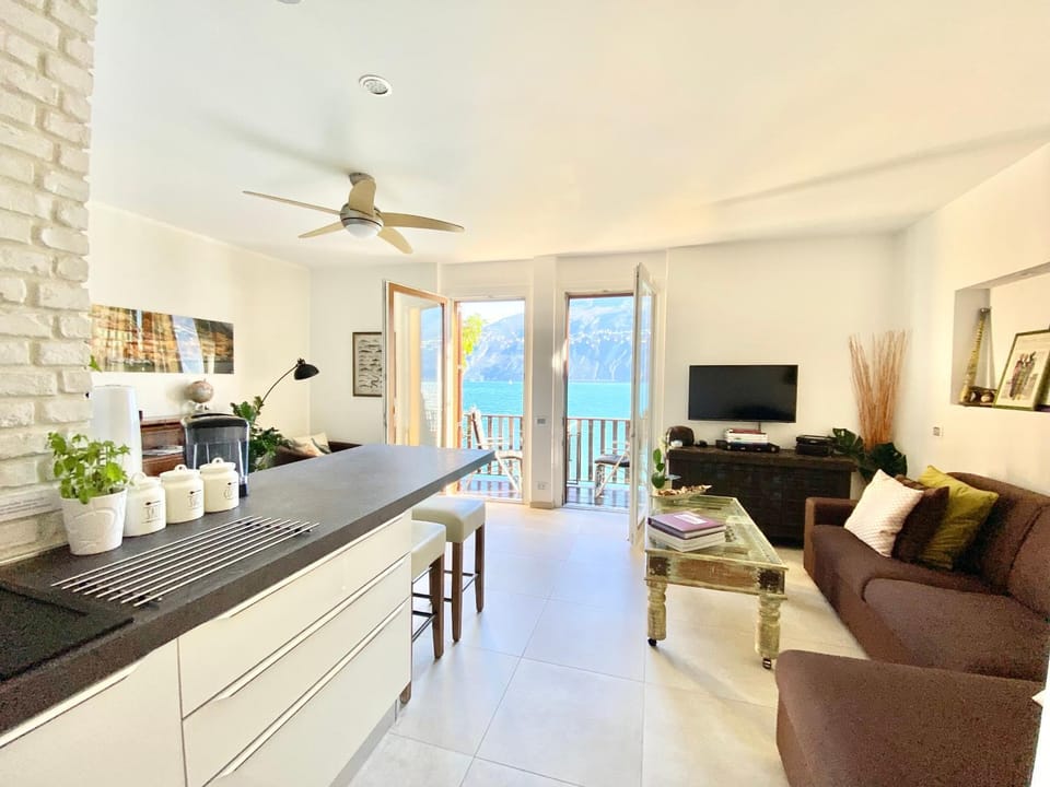 Luxury lake front Bouganville Apartment Apartment in Limone Sul Garda