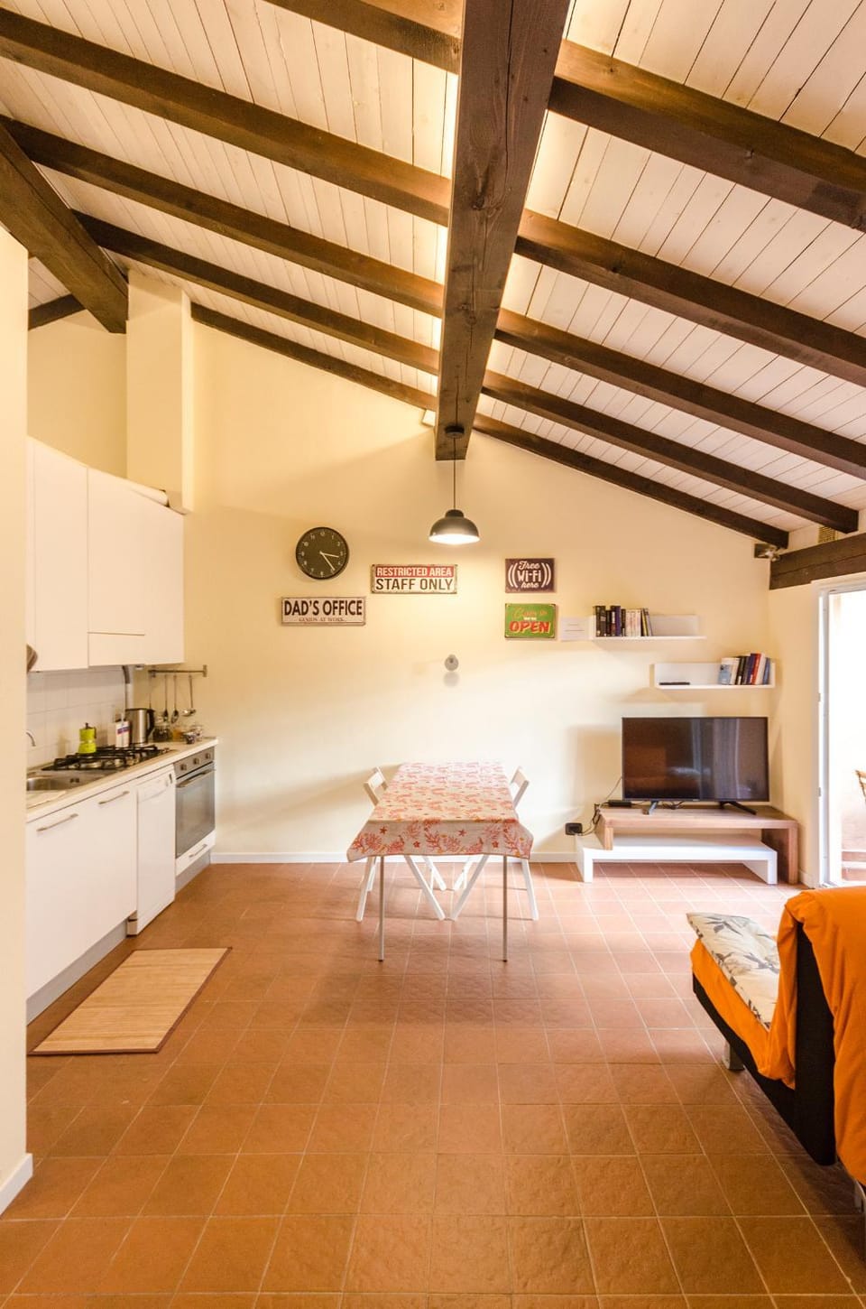 TV and multimedia, Kitchen or kitchenette, Living room, Dining area