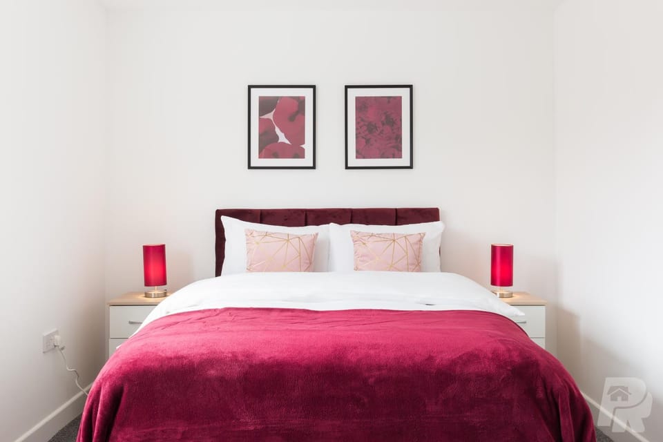 Bed, Bedroom, heating, heating, towels, towels