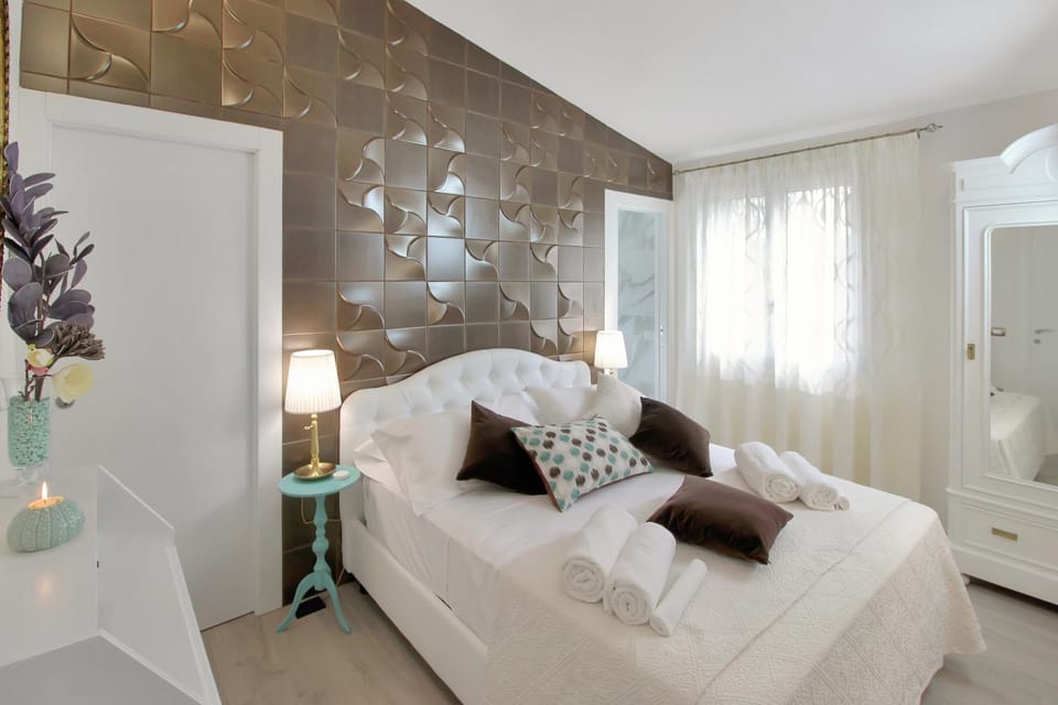 Bed, Photo of the whole room, Bedroom, towels, wardrobe
