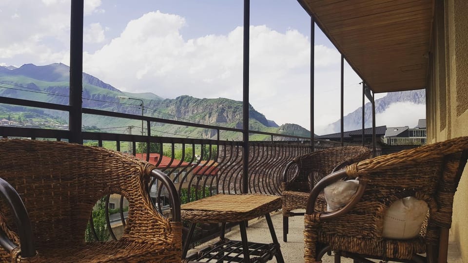 Balcony/Terrace, Mountain view