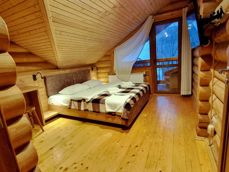 Bed, TV and multimedia, Balcony/Terrace, Bedroom