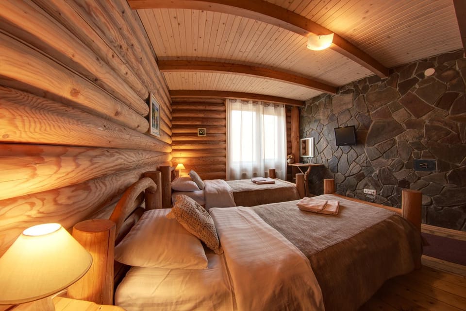 Bed, TV and multimedia, Bedroom, safe