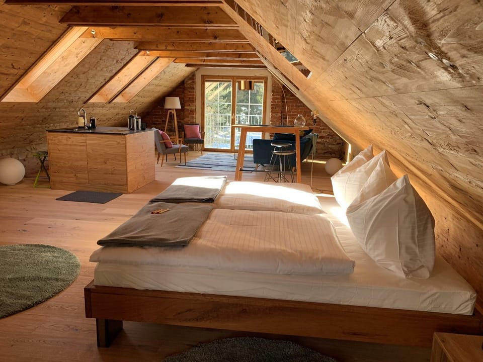 Bed, Other, Photo of the whole room, Decorative detail, Bedroom, Garden view, Mountain view