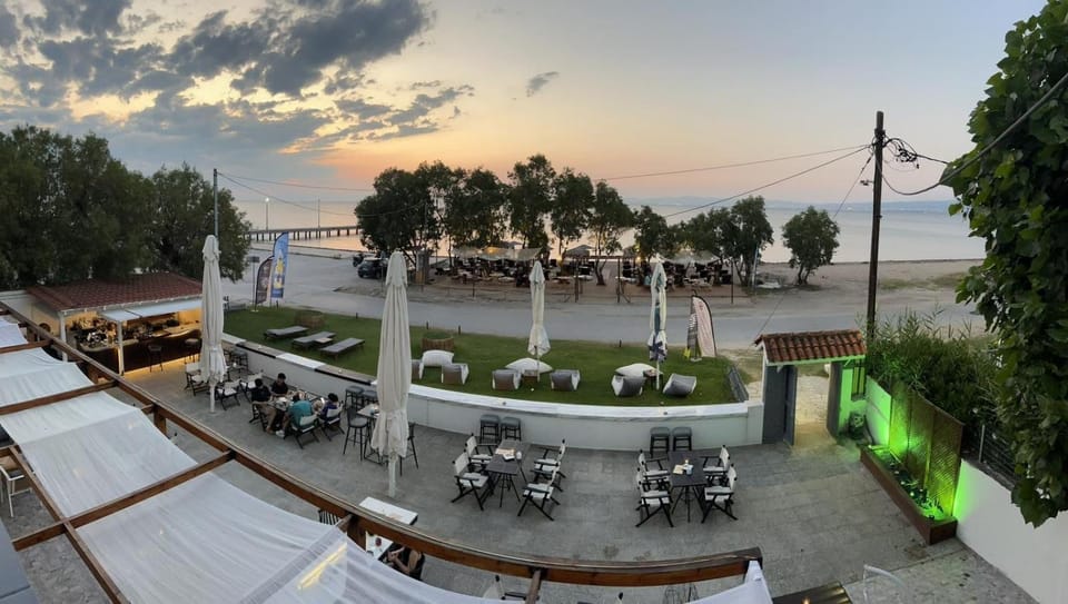 Restaurant/places to eat, View (from property/room), Beach, Sea view, sunbed