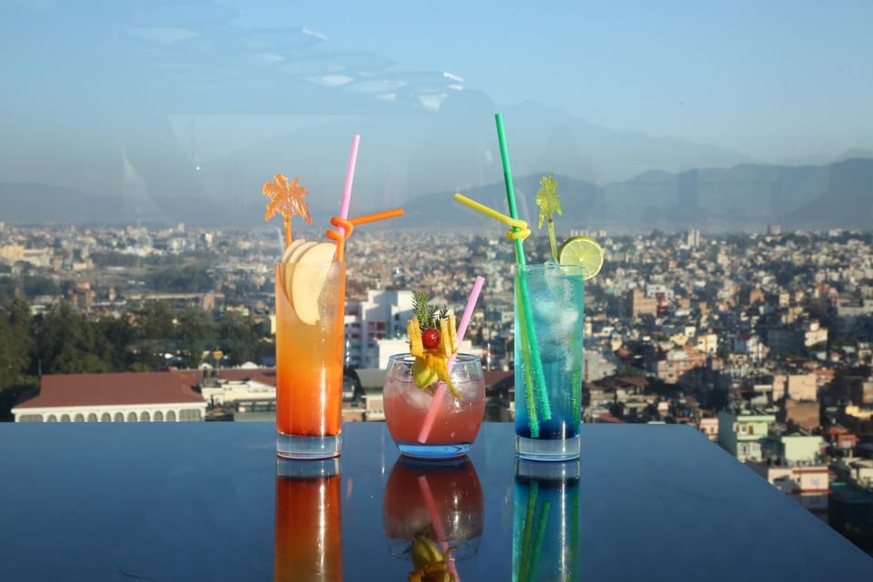 People, Bird's eye view, Balcony/Terrace, Lounge or bar, City view, Mountain view, Drinks, Alcoholic drinks, Non alcoholic drinks
