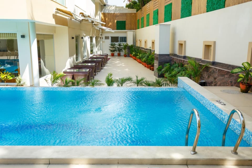 Pool view, Swimming pool