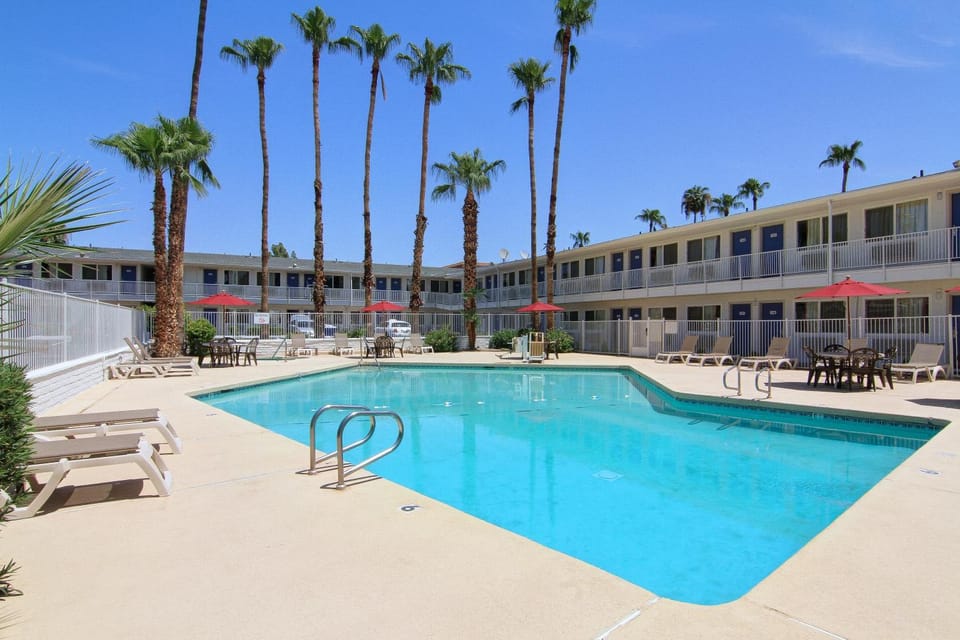 Swimming pool, Swimming pool
