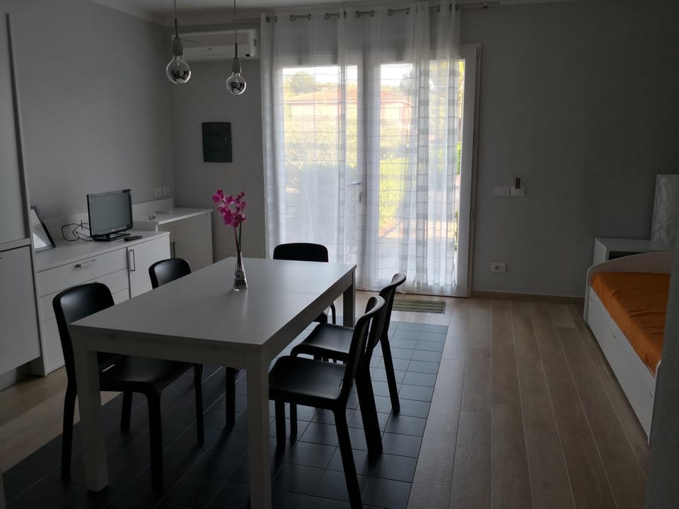 Living room, Dining area