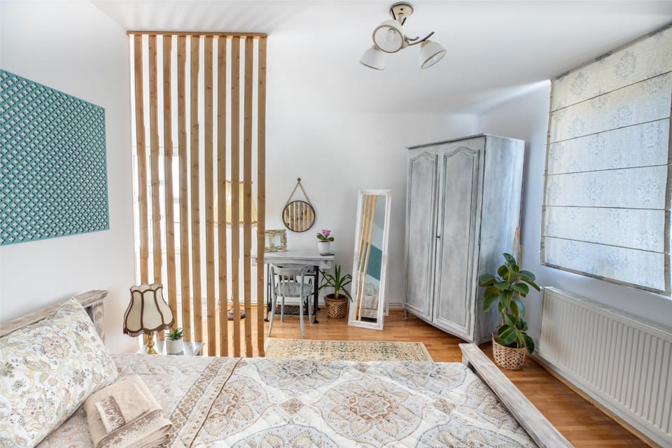 Bed, Photo of the whole room, Bedroom, internet, wardrobe