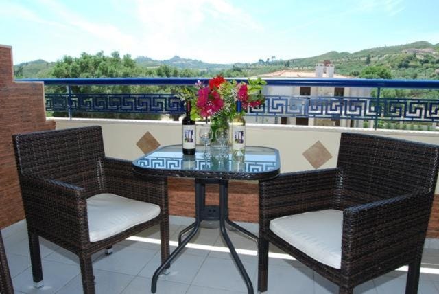 Balcony/Terrace, Mountain view