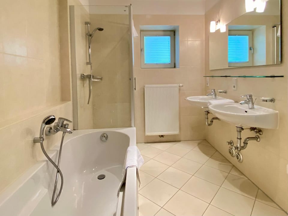 Shower, Toilet, Bathroom, Bath