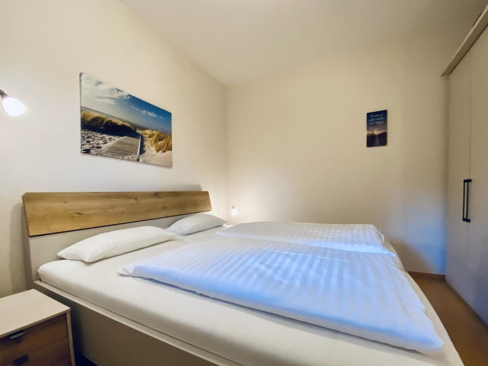 Bed, Bedroom, wardrobe