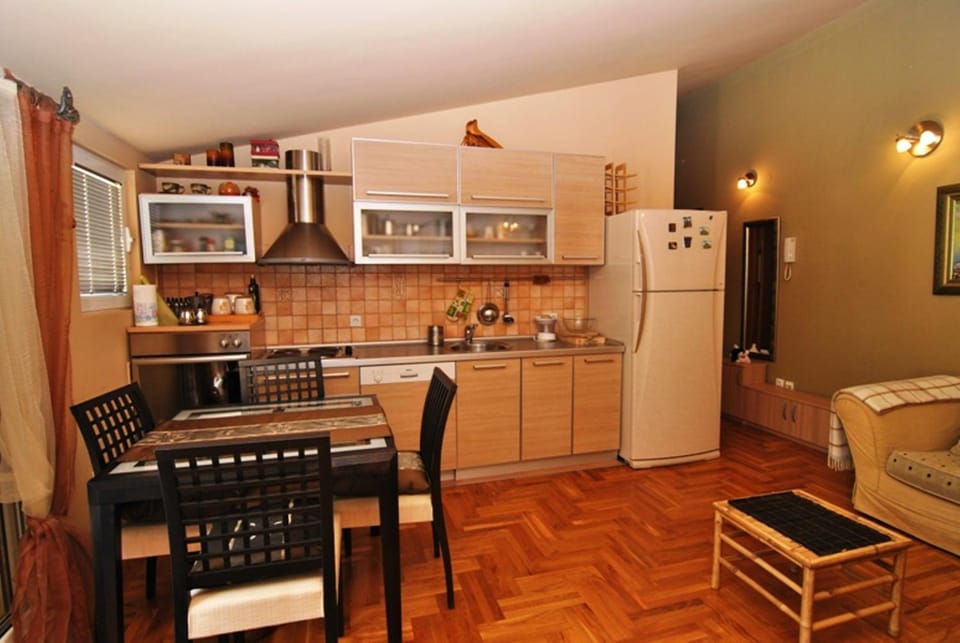 View (from property/room), Balcony/Terrace, Kitchen or kitchenette, Living room, Dining area, Drinks
