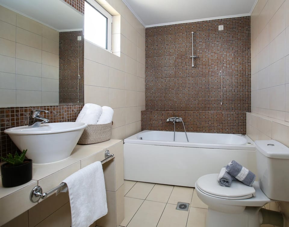 Toilet, Bathroom, Bath, towels