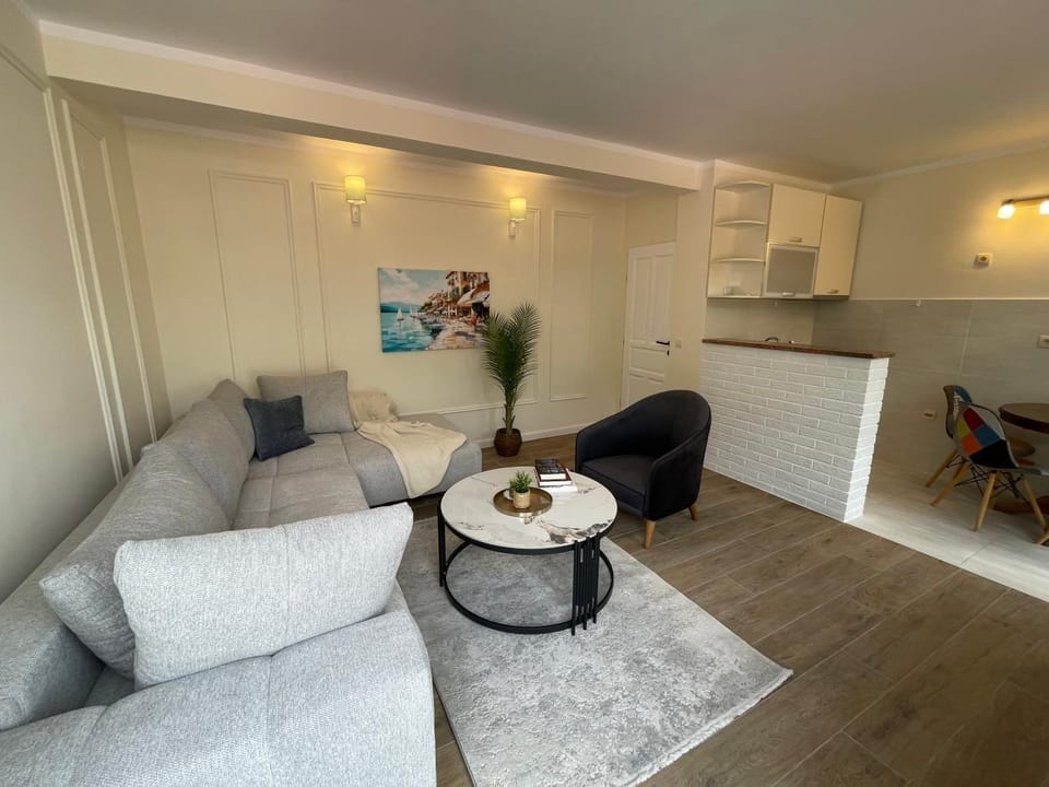 Guest house Villa Slavica Apartment hotel in Sveti Stefan