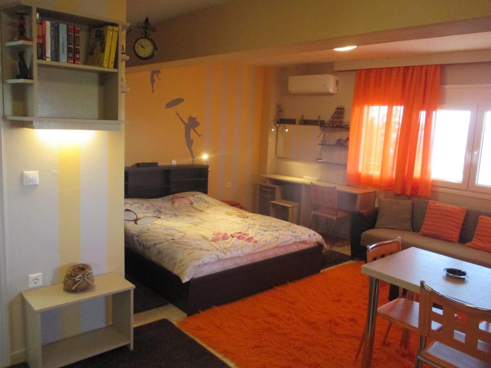 Bed, Living room, Photo of the whole room, Dining area, Bedroom