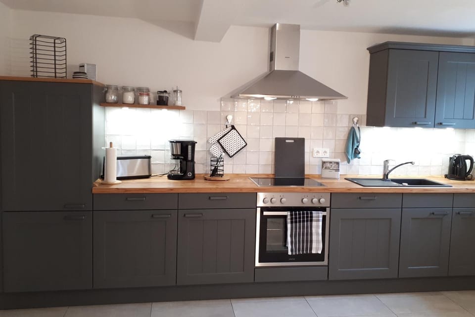 Kitchen or kitchenette, Communal kitchen