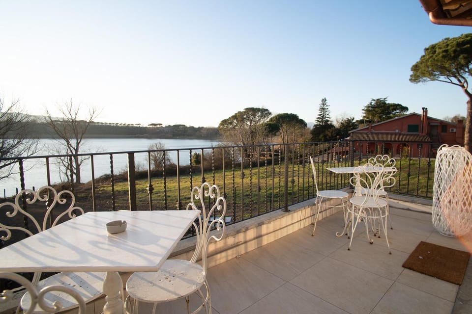 Balcony/Terrace, Lake view