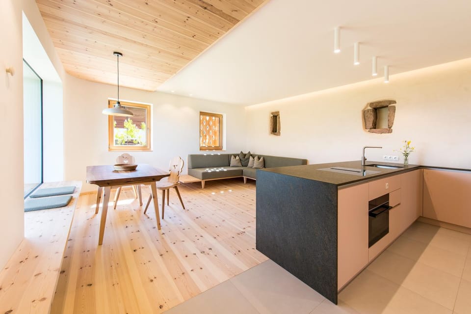 Kitchen or kitchenette, Living room, Seating area, Dining area, stove