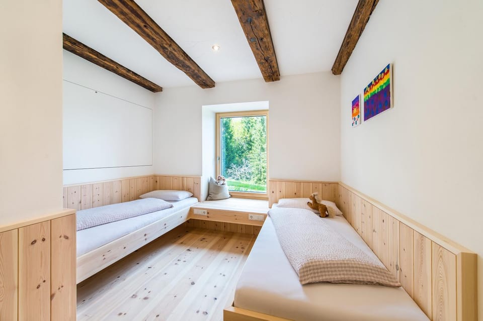 Bed, Photo of the whole room, Seating area, Bedroom
