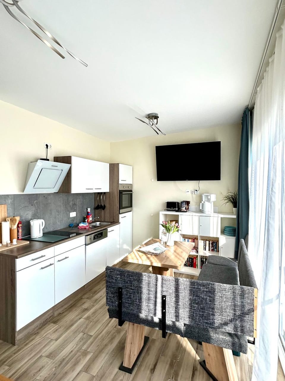 TV and multimedia, Kitchen or kitchenette, Dining area