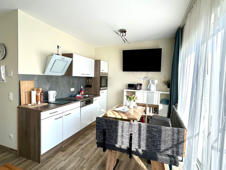 TV and multimedia, Kitchen or kitchenette, Dining area