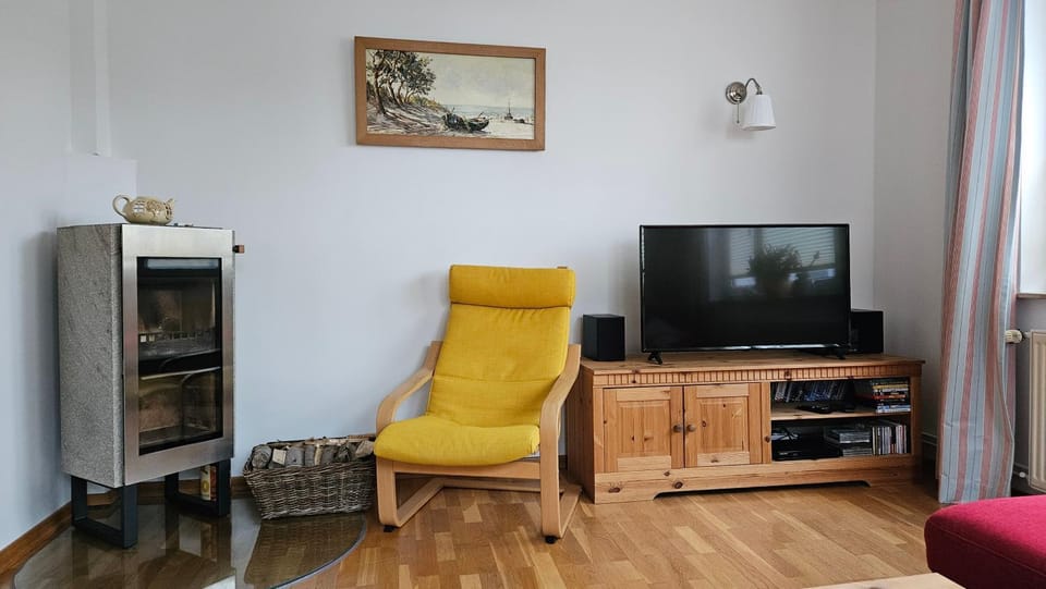 Living room, fireplace