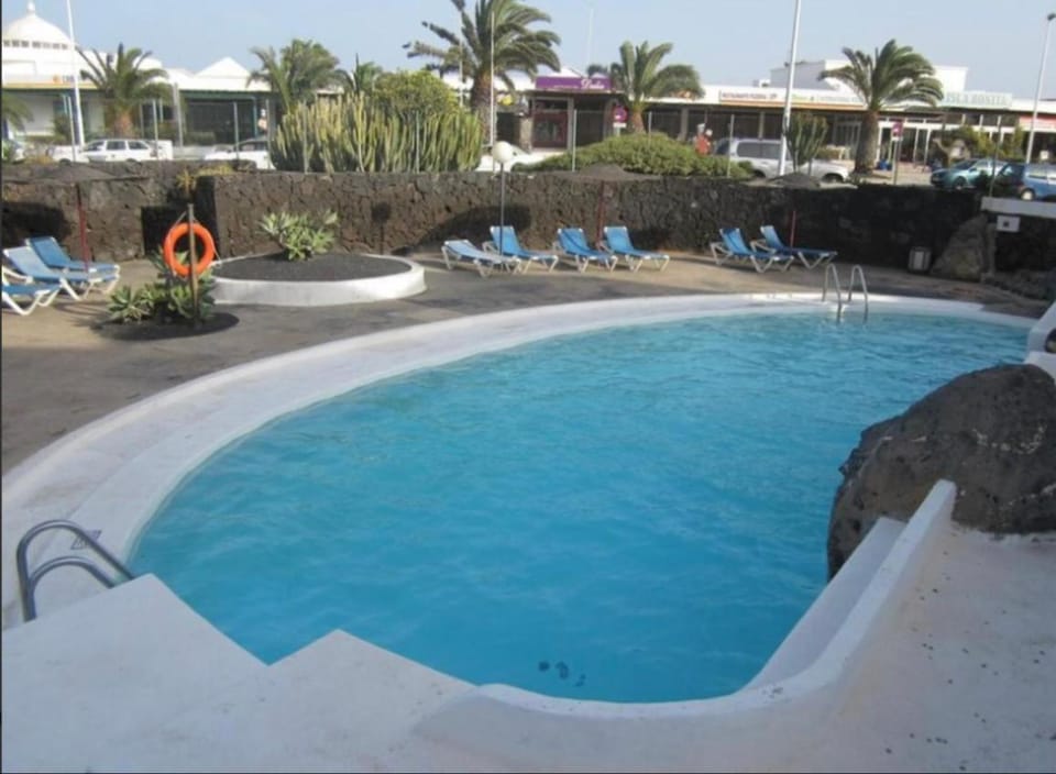 Swimming pool, sunbed