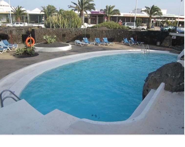 Swimming pool, sunbed