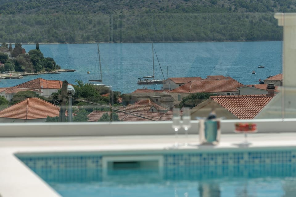 Sea view, Swimming pool