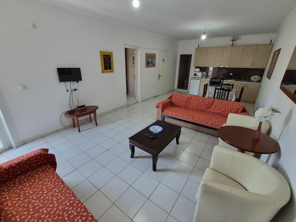 Communal lounge/ TV room, TV and multimedia, Kitchen or kitchenette, Living room, Seating area, Dining area, Evening entertainment, minibar