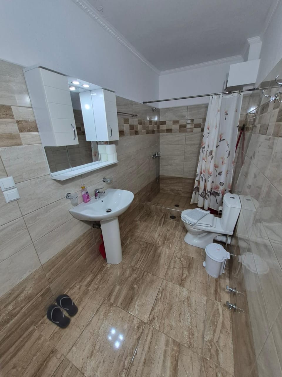 Shower, Toilet, Bathroom, bidet, towels