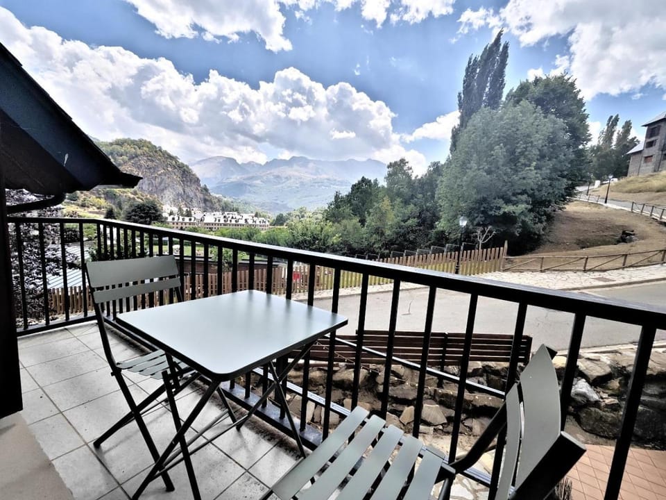 Los Altos de Escarrilla - tucasaenlospirineos Apartment in Aragon