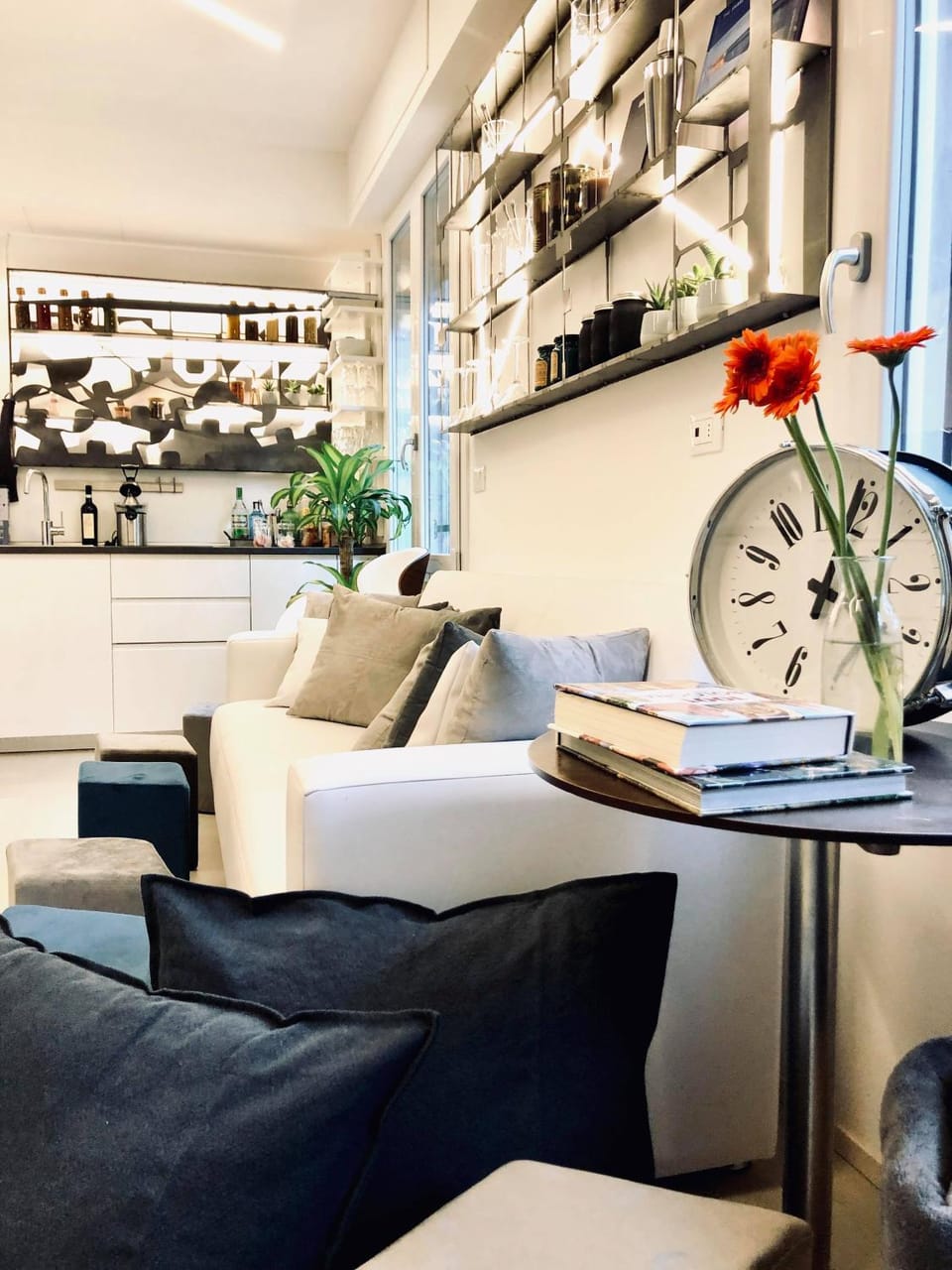 Living room, Seating area, kitchen