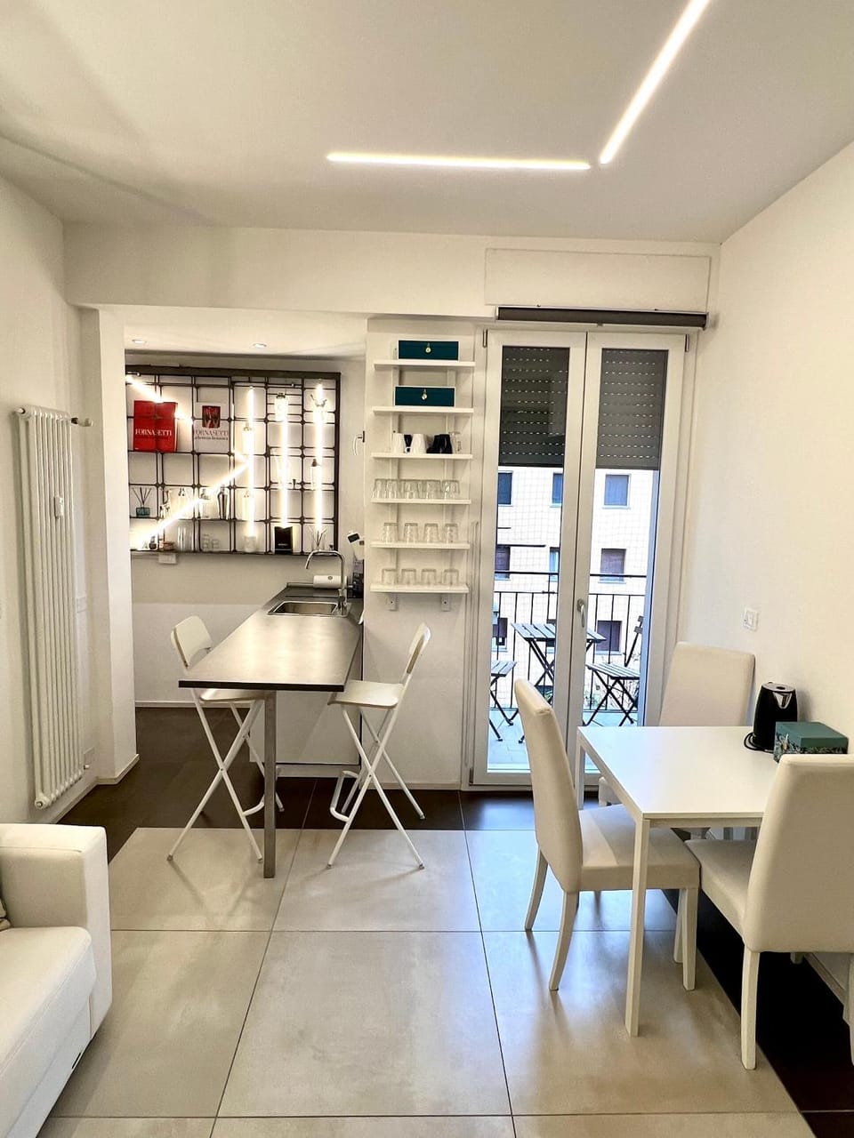 Kitchen or kitchenette, Living room, Seating area, Dining area