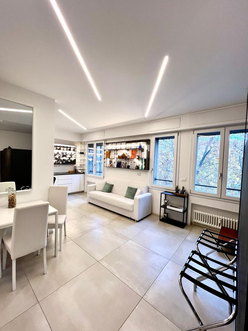 Living room, Seating area, Dining area