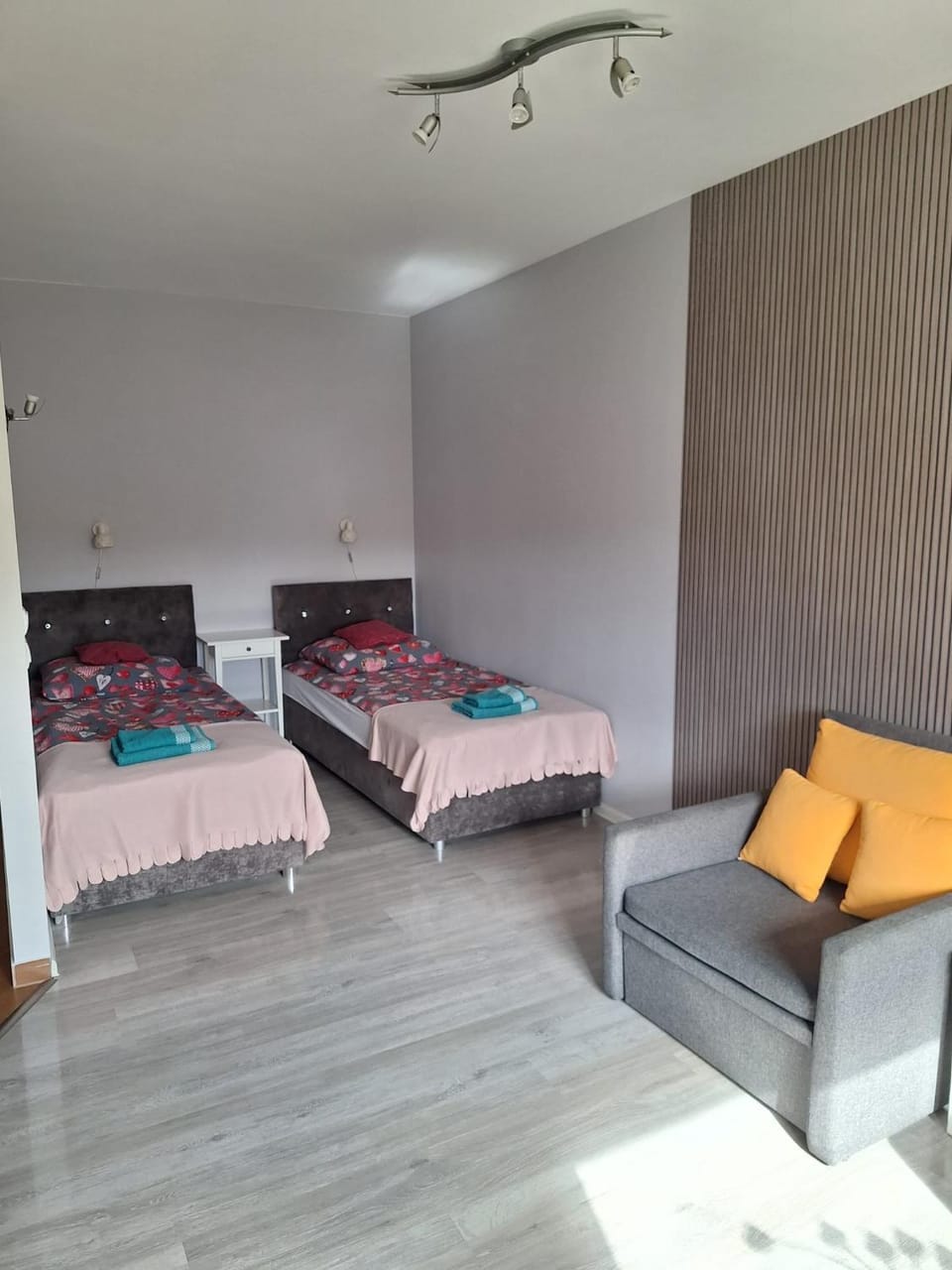 Bed, Seating area