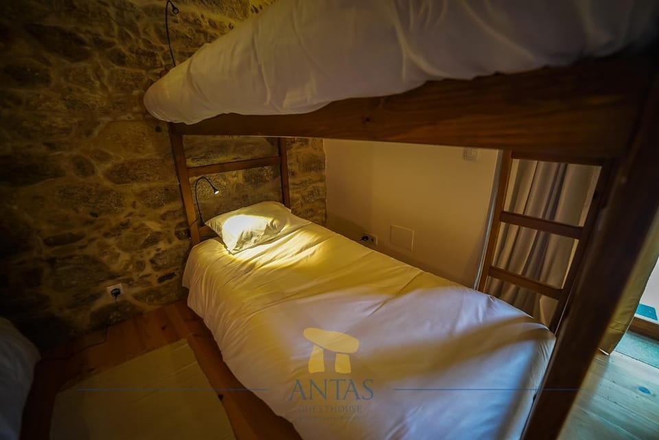 Bedroom, bunk bed