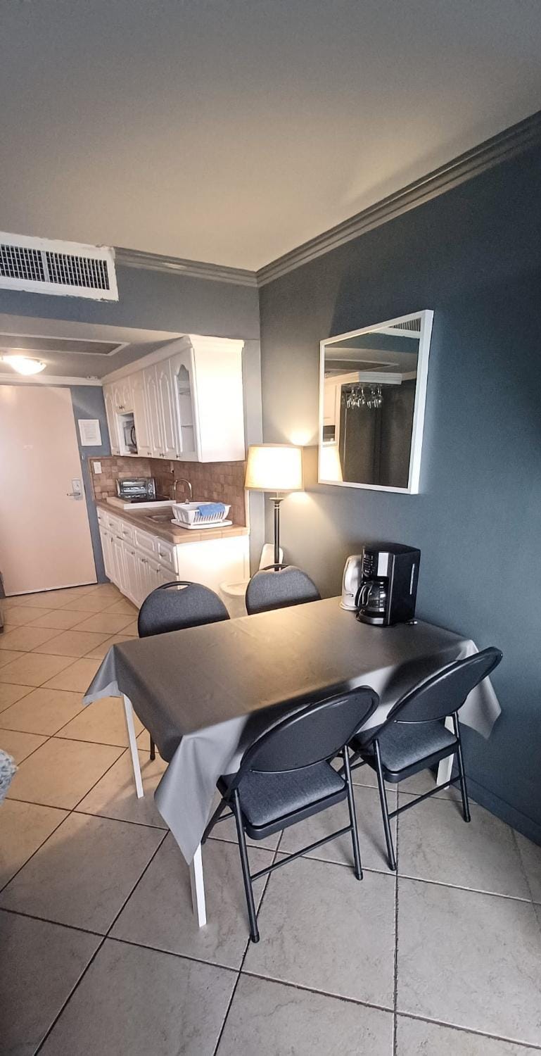 Photo of the whole room, Breakfast, kitchen